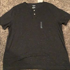 Black short sleeve tee